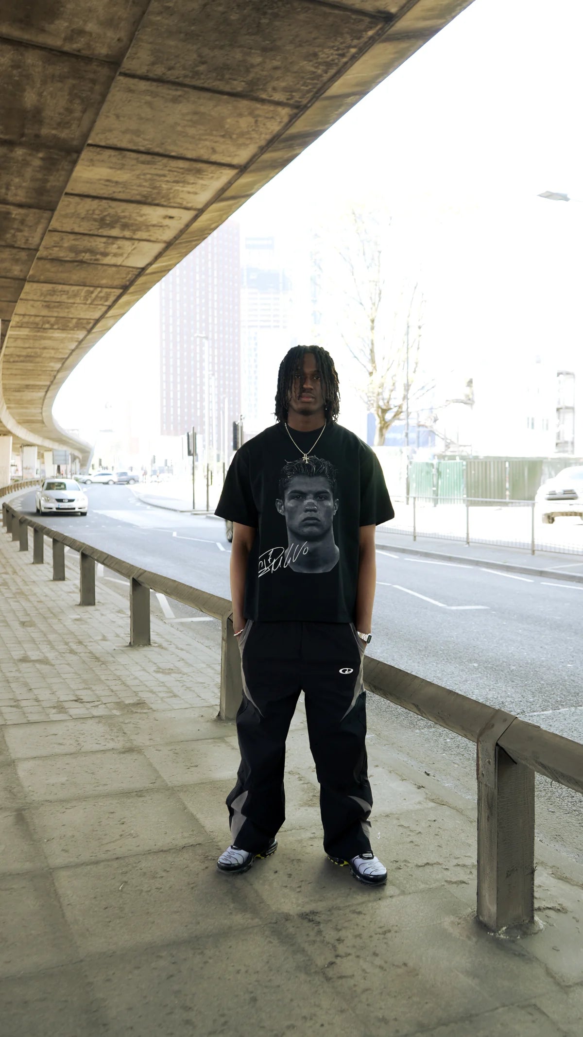 Ronaldo Tribute Tee Black — lifestyle shot